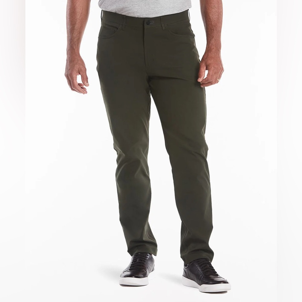 Public Rec
Dealmaker Pants
Dark Olive / 42 / 28
Color: Dark Olive
Quantity: 1